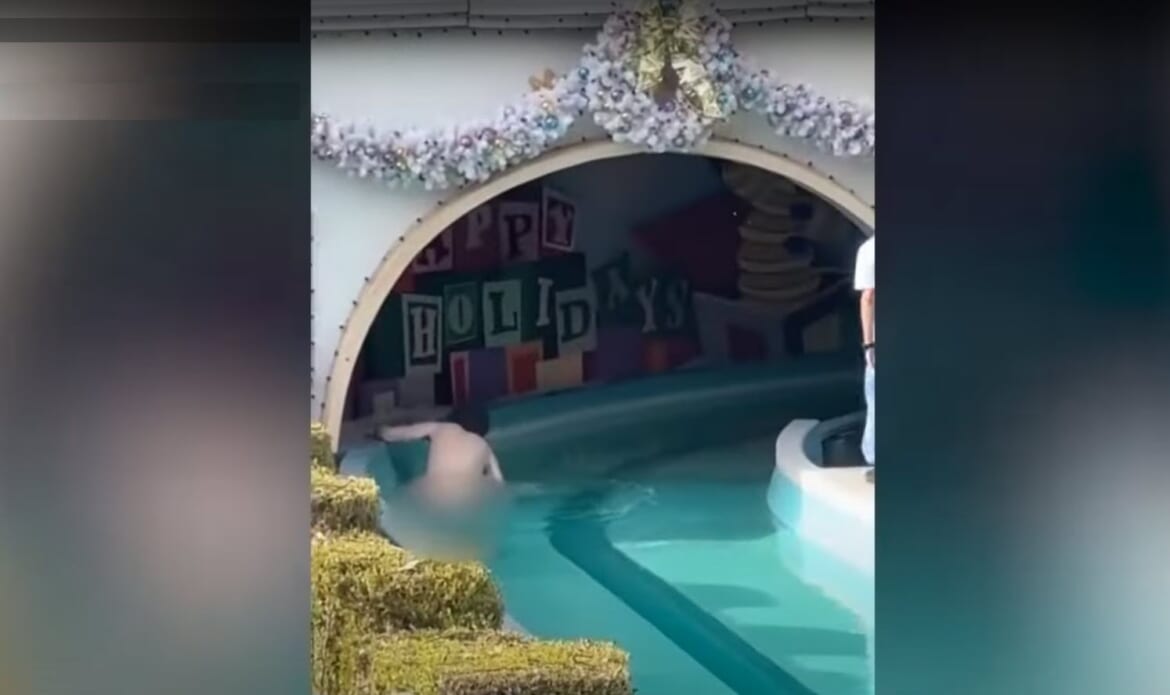 Disneyland Guest Arrested After Stripping Naked On Ride