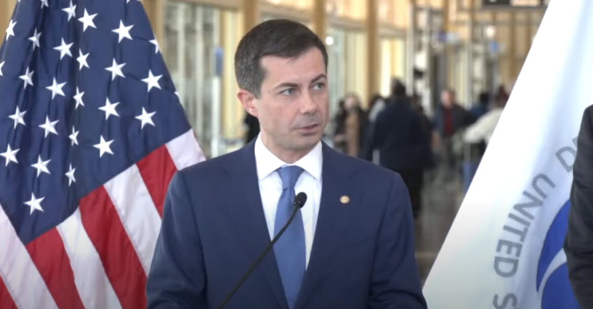 Airlines on Notice: Buttigieg Demands Passenger Care as Holiday Travel Approaches