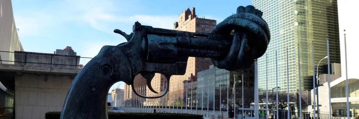 The sculpture “Non-Violence” by Carl Fredrik Reuterswärd is shown outside U.N. headquarters in New York City. (Photo: Zheng Zhou/Wikipedia/CC BY-SA 3.0)